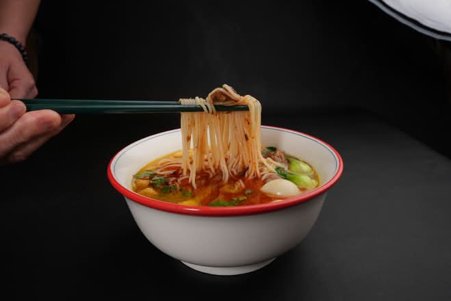 Chicken with Rice Noodles / 鸡丁米线